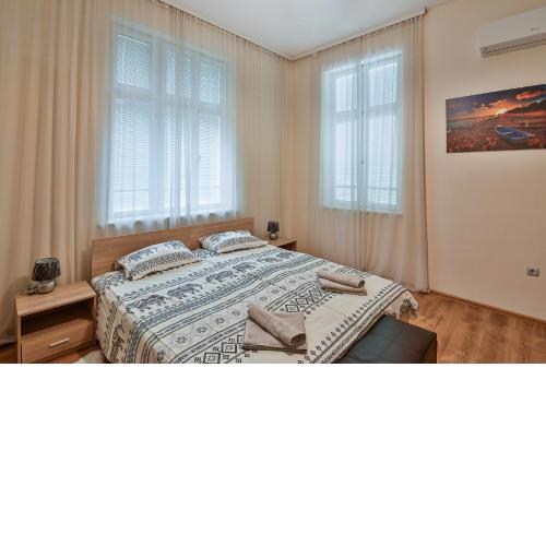 Apo Apartment - Top Center