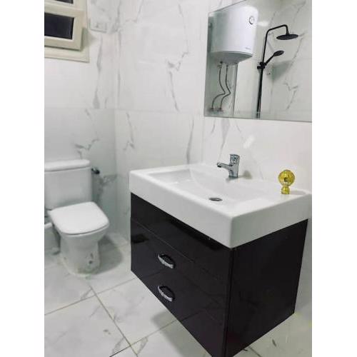 Apprt With Garden Beside Airport