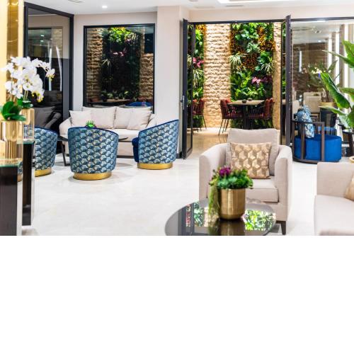 Aprilis Deluxe Hotel