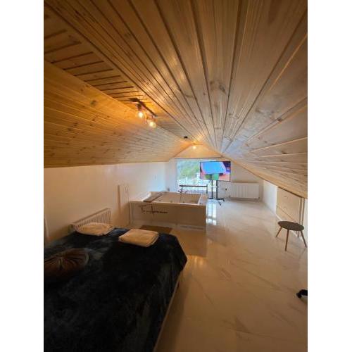 Aprosmeno Jacuzzi House 2