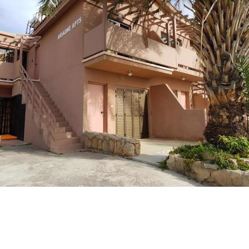 Ariadne Apartments 201 - 300m from Lighthouse beach