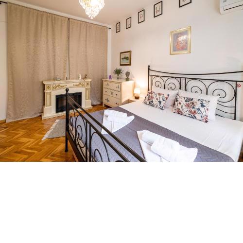 Aristocratic 2bdrm Central Apartment