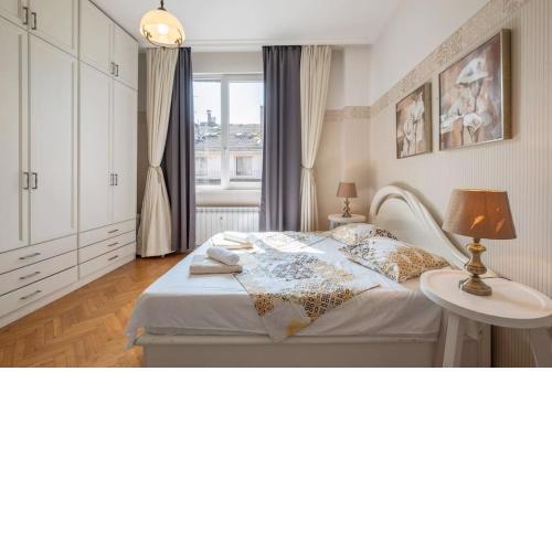Aristocratic Elegant 2 BDRM spacious home TOP CENTER