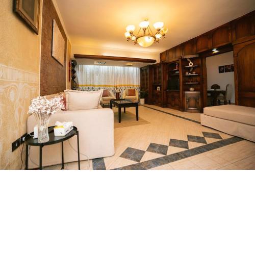 Art-Deco inspired 2BDR apt 10min from CAI airport