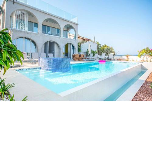 Art House by the Sea