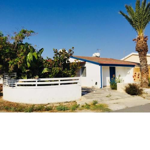 Artist Cottage in Dromolaxia
