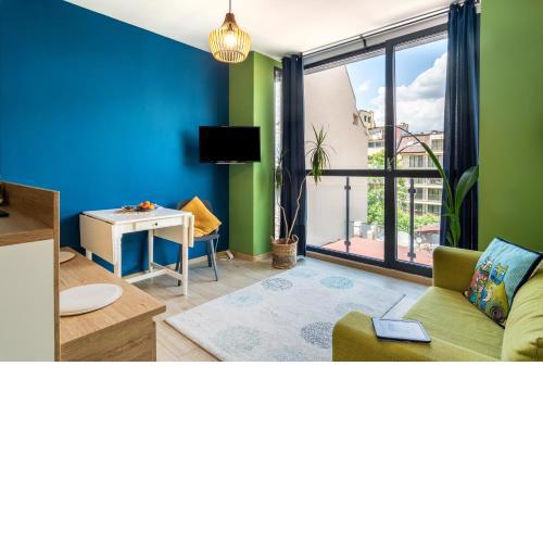Artistic Green Apt in Historical Center