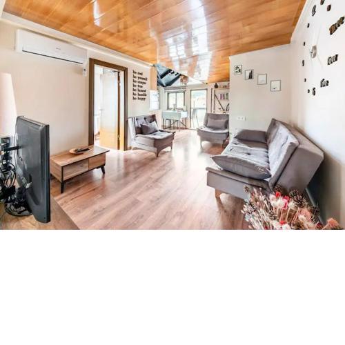 Arya Roof House