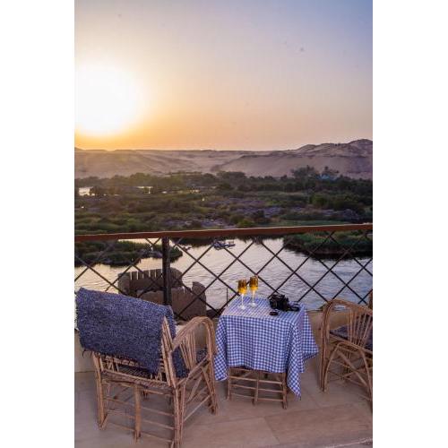 ASWAN NILE PALACE (swimming pool-rooftop-Nile view)