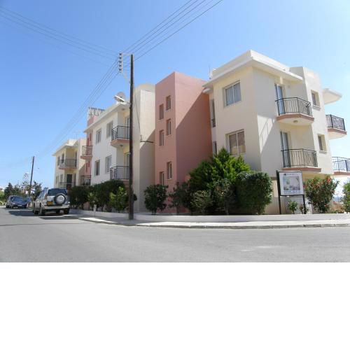 Athena and The Owl Beachside Apt