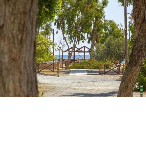 Atlantis Apartments 50m From Makenzy Seafront