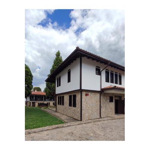 Aura house