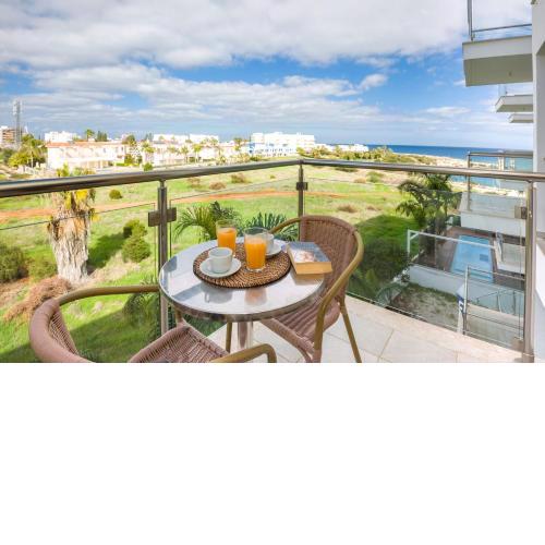Austin - Coralli Beachfront Apartment