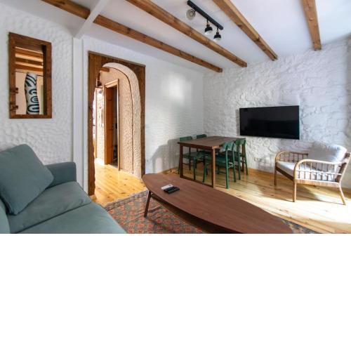 Authentic 1BR w Private Patio in Hype Cihangir