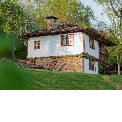 Authentic House with Stunning Mountain View - Karashka