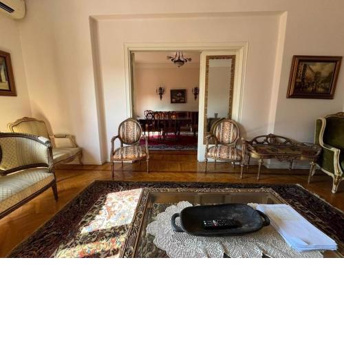 Available 2 rooms in stunning