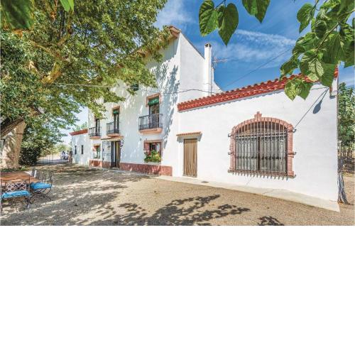 Awesome Home In Riudoms