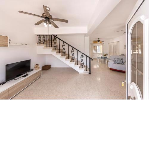 Ayia Thekla Sea Breeze Villa