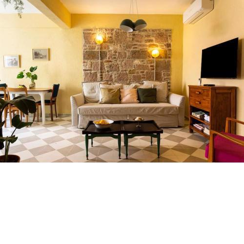 Ayvalık merkezde bahçe kullanımlı daire