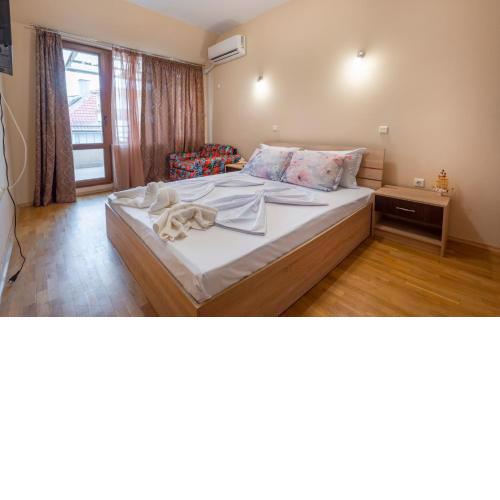 Azure Pretty Apartment TOP Location near Sea Garden