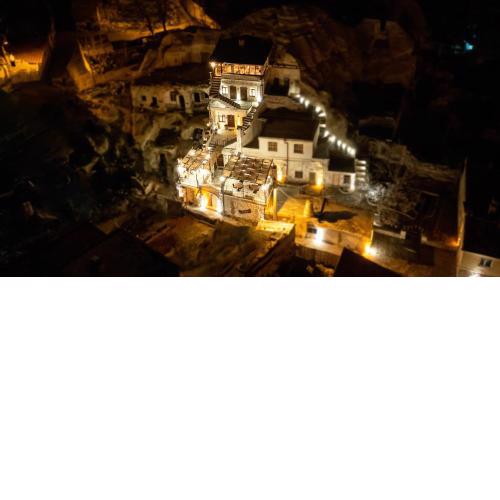 Bayar Cave Suites