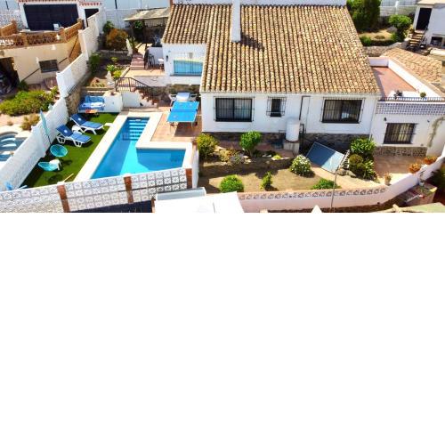 Beach 5 min walk Villa with Pool and Parking