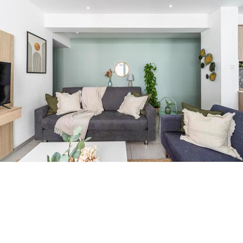 Beach Daze 1-BR Apt By Finikoudes Beach
