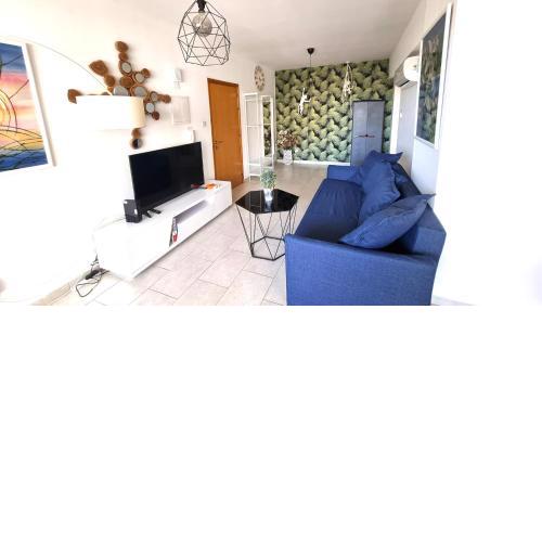 Beach Haven: 7-Minute walk to the beach + Pool