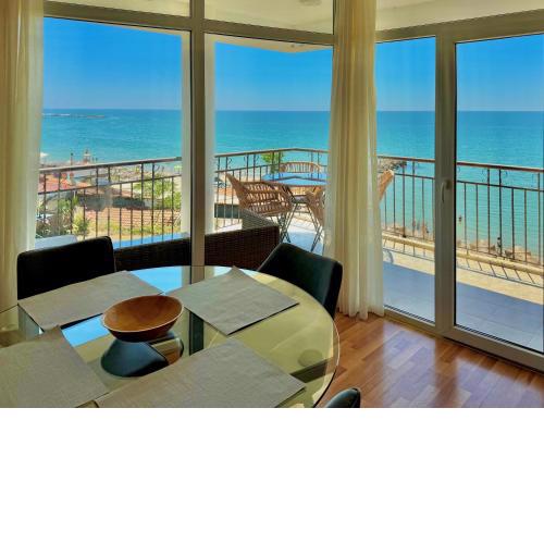 Beachfront Havana