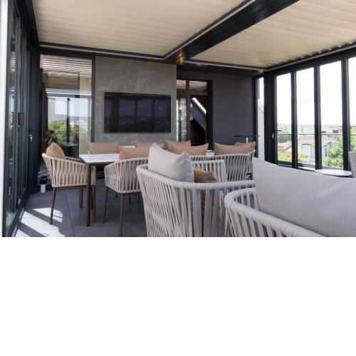 Beachfront Luxurious Penthouse with Panoramic City View