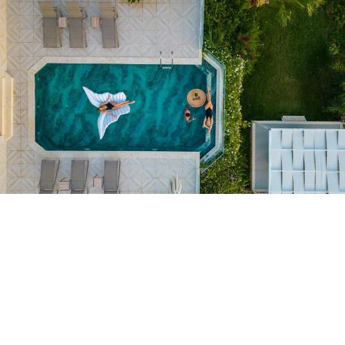BEACHFRONT WHITE VILLA WİTH PRIVATE SWIMMING POOL