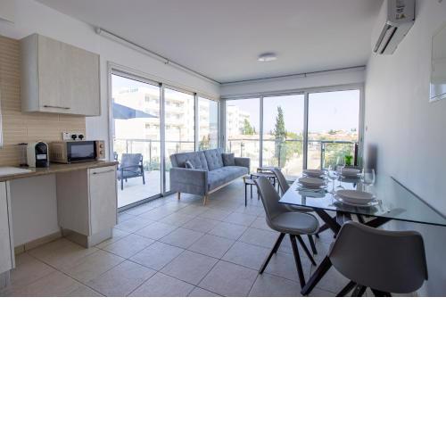 Beachside 1-bed with huge veranda