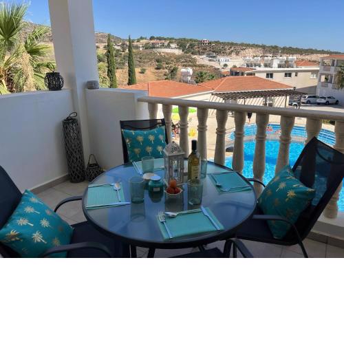 Beautiful 2 Bed Apartment in Peyia Valley, Paphos