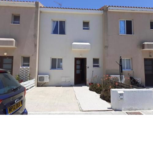 Beautiful 2-Bed House in Mandria paphos