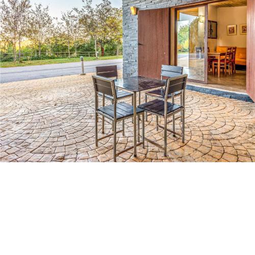 Beautiful Apartment In Valencia De Alcantara
