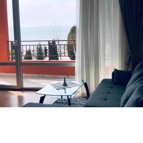 Beautiful apartment right by the sea, Sveti Vlas