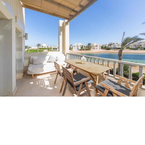 Beautiful apartment with roof terrace in Joubal
