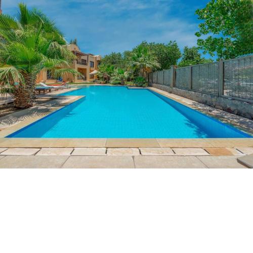 Beautiful apartment with terrace to the pool