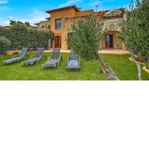 Beautiful Junior Villa GZ01, next to Communal Pool, Aphrodite Hills