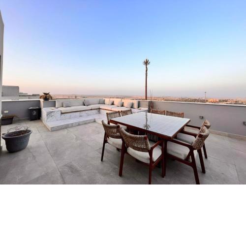 Beautiful Rooftop Retreat in Zayed