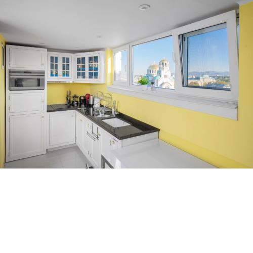 Best Views from Top Central Cozy 1-Bedroom Flat