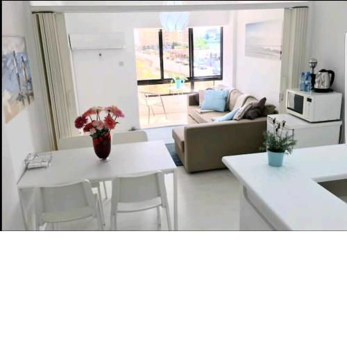 Bettys 1br seafront apt