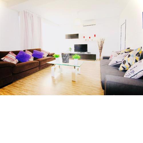 Big 2 Bedroom, XXL Pool, in Hearth of Ayia Napa