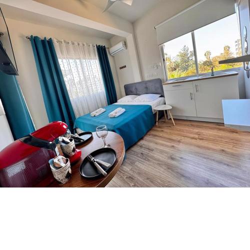 Big Comfort Studio N6 private Kitchenette and Bathroom Beach 200m