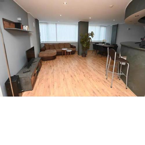 Big & Cozy Central Ap