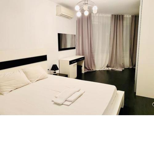 Black & White Style Apartment in a Great Location!