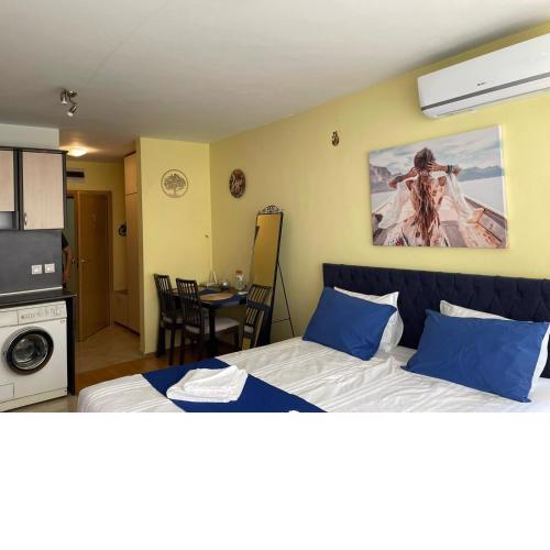 Blue Orchid Studio near airport & free parking