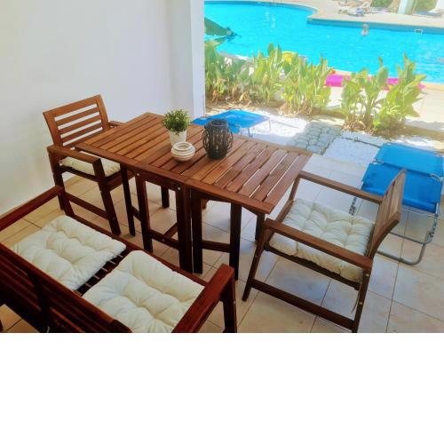 Blue Pearl holiday apartments with pool in kato paphos