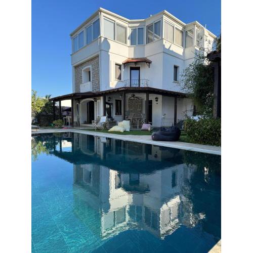 Bodrum Merkezde Müstakil Havuzlu Villa