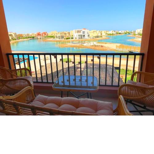 Boho Chic - Scenic Lagoon View at Tawila, Gouna